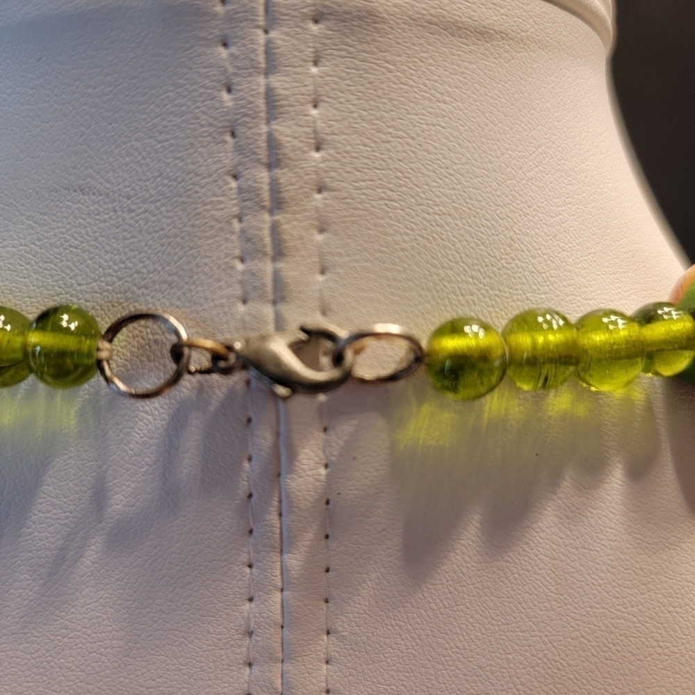 Vintage Chunky Wood Bead Necklace - Picture 4 of 5